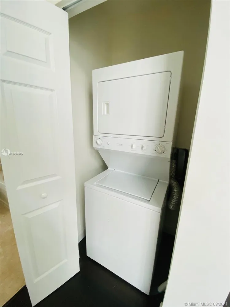 The Lofts at Hollywood Station #105 image #30