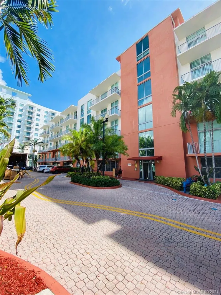 The Lofts at Hollywood Station #105 image #34