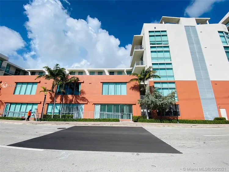 The Lofts at Hollywood Station #105 image #36