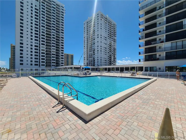 Valencia at Quadomain #503 image #10