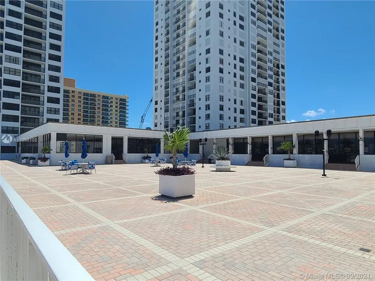 Valencia at Quadomain #503 image #13