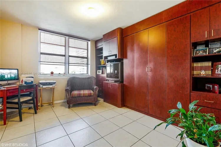 Corinthian Condo #4A image #8