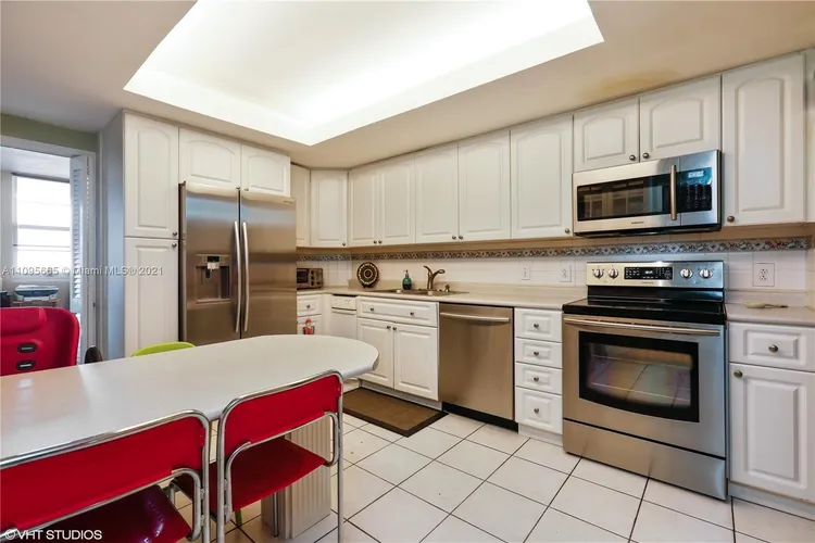 Corinthian Condo #4A image #9