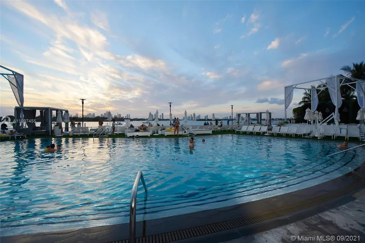 Mondrian #1003 image #13