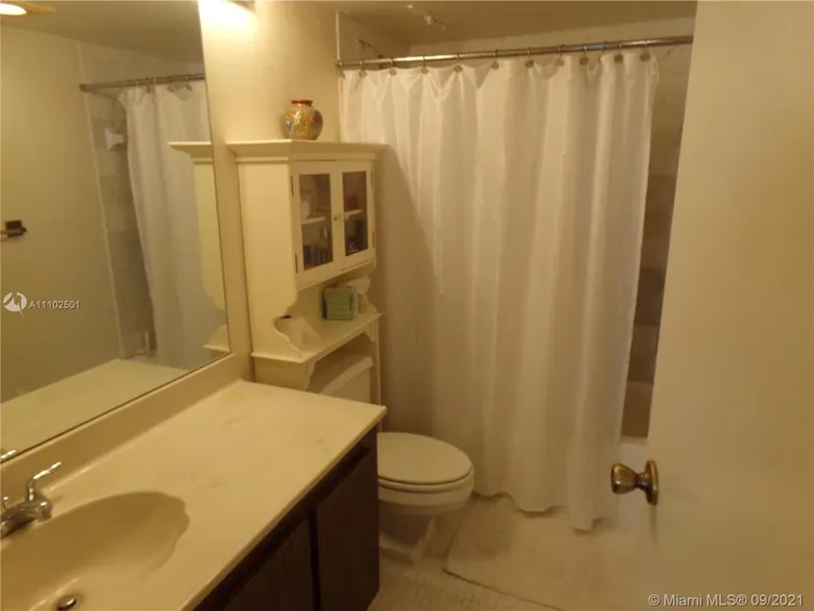 The Venetia #15G image #12