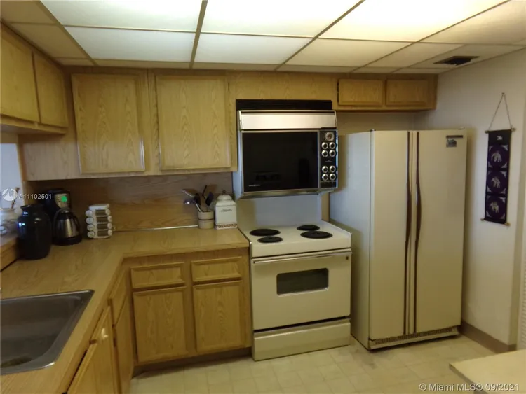 The Venetia #15G image #6