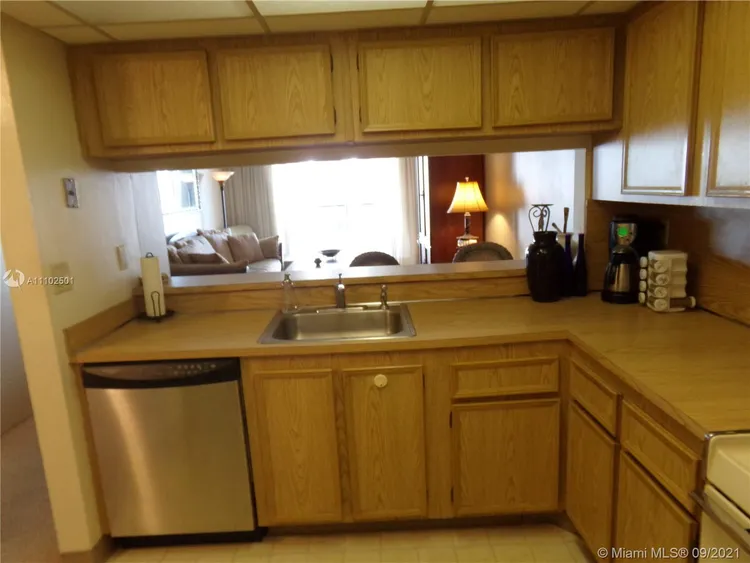 The Venetia #15G image #8