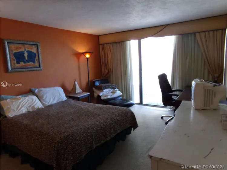 The Venetia #15G image #9