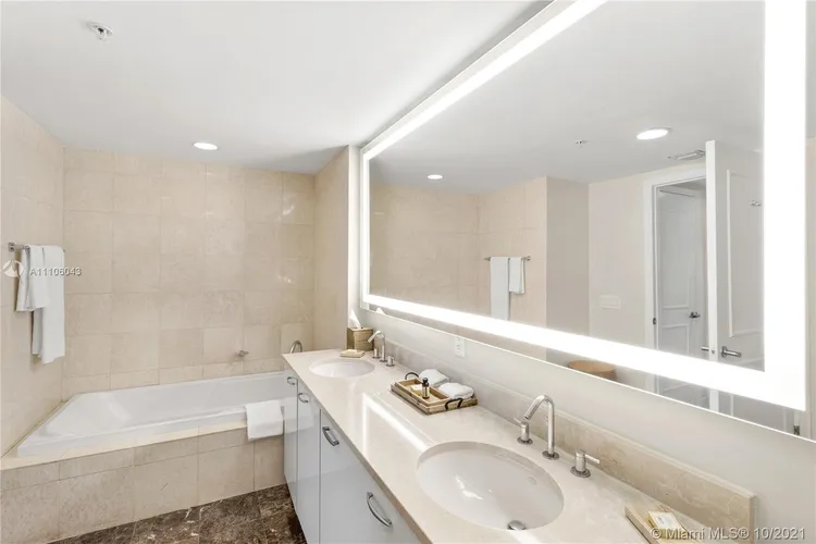 Hilton Q Club #1706 image #12