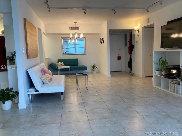 Burleigh House #1121 image #10