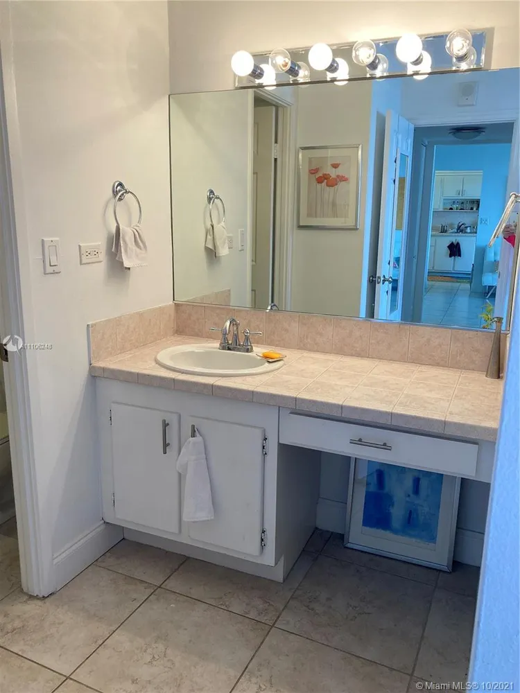 Burleigh House #1121 image #18