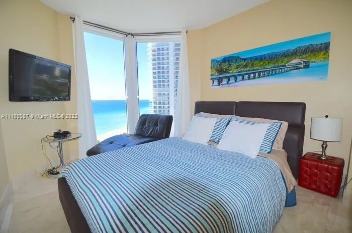 La Perla #1509 image #17