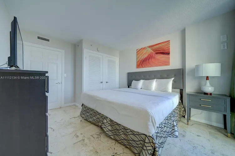 The Mutiny #910 image #17