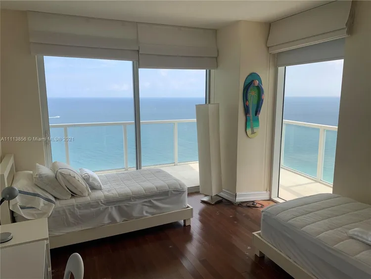 La Perla #3202 image #13