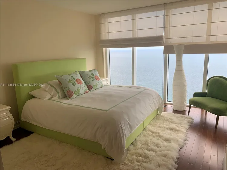 La Perla #3202 image #9