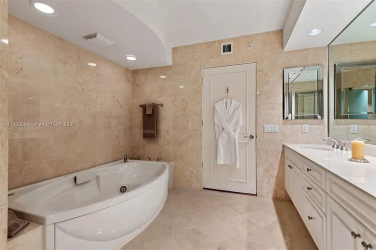 Ocean Club -  Lake Tower #406 image #13