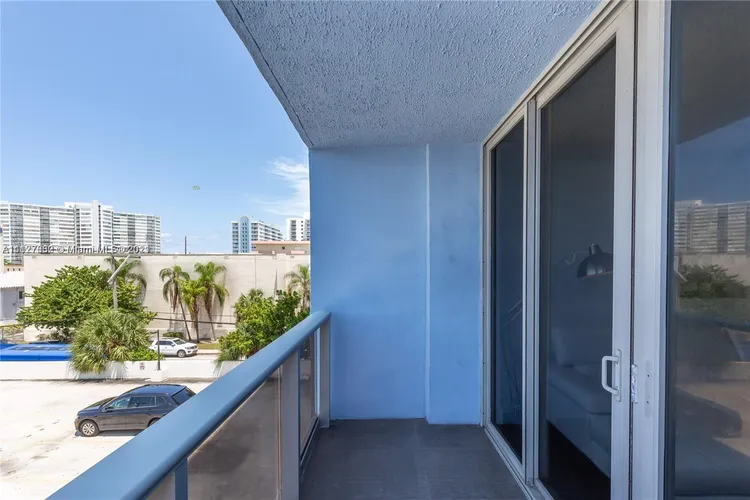 401 Blu Condo #305 image #10