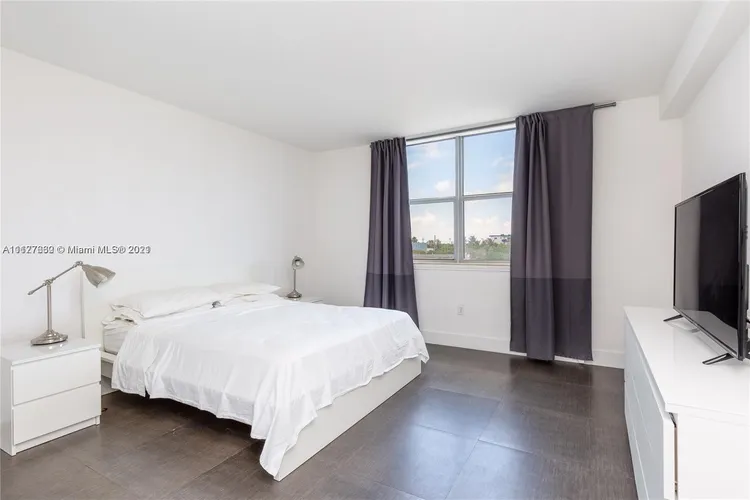 401 Blu Condo #305 image #6