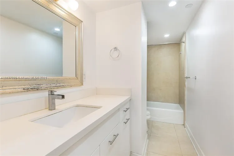 401 Blu Condo #305 image #8