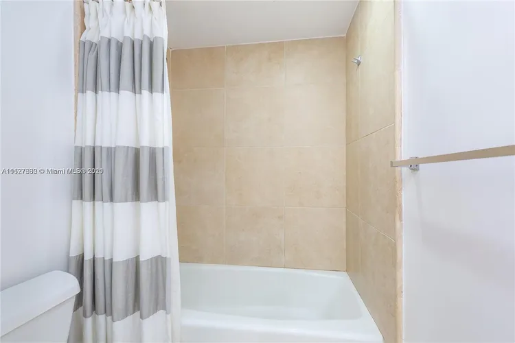 401 Blu Condo #305 image #9