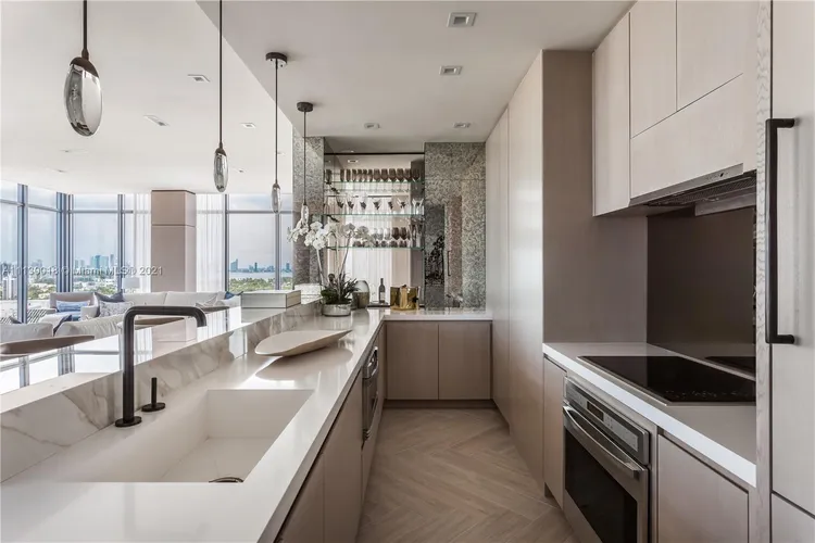 W South Beach #UPH1 image #11