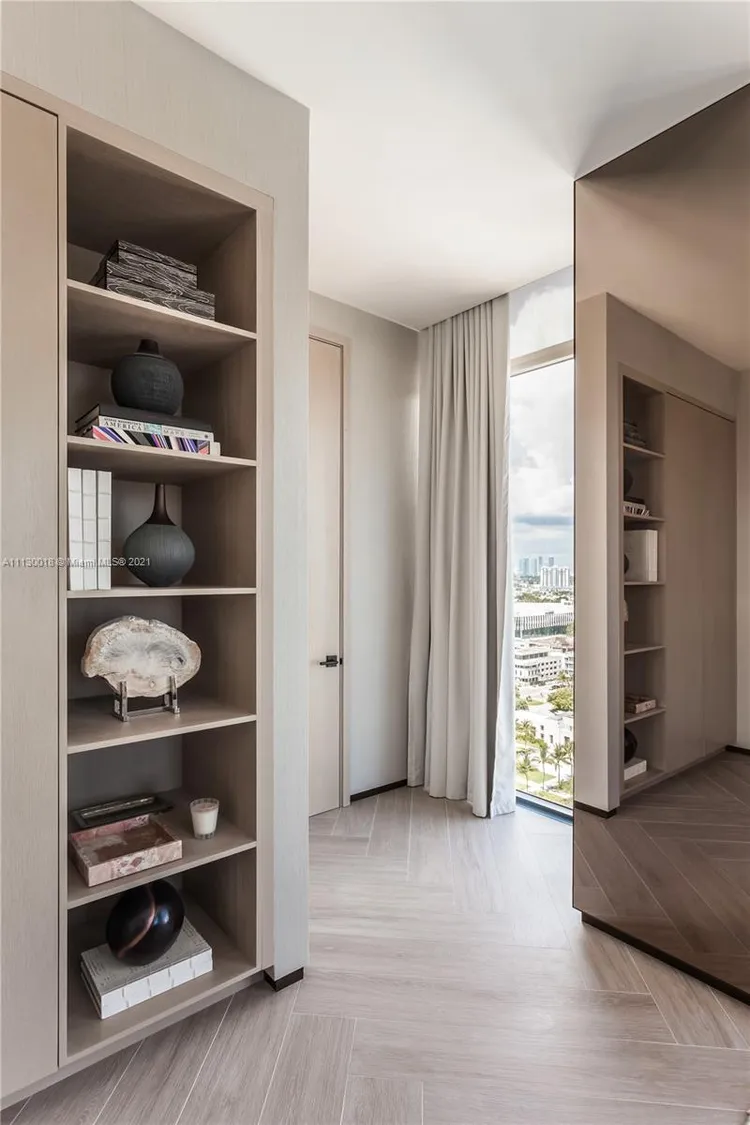 W South Beach #UPH1 image #20