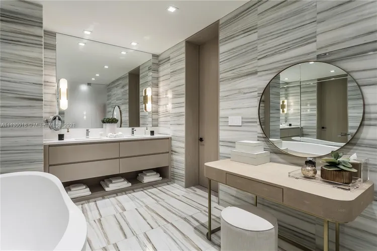 W South Beach #UPH1 image #23