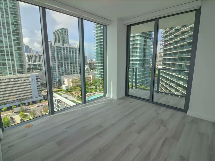 One Paraiso #2201 image #6