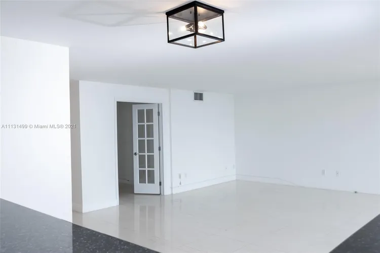 Casa del Mar #7F image #8