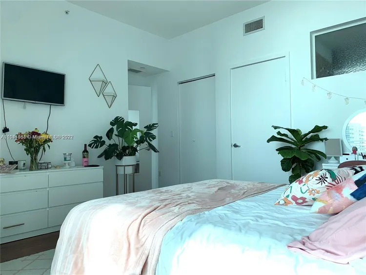 City 24 #1001 image #11