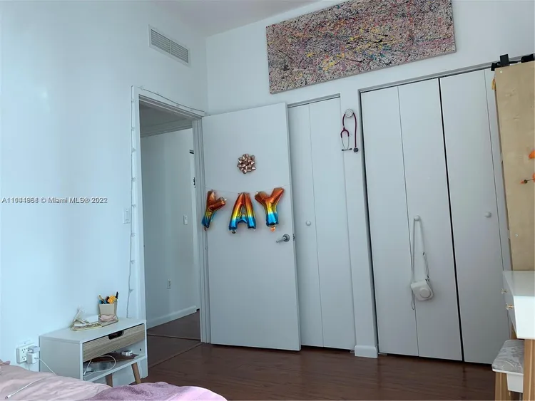 City 24 #1001 image #6