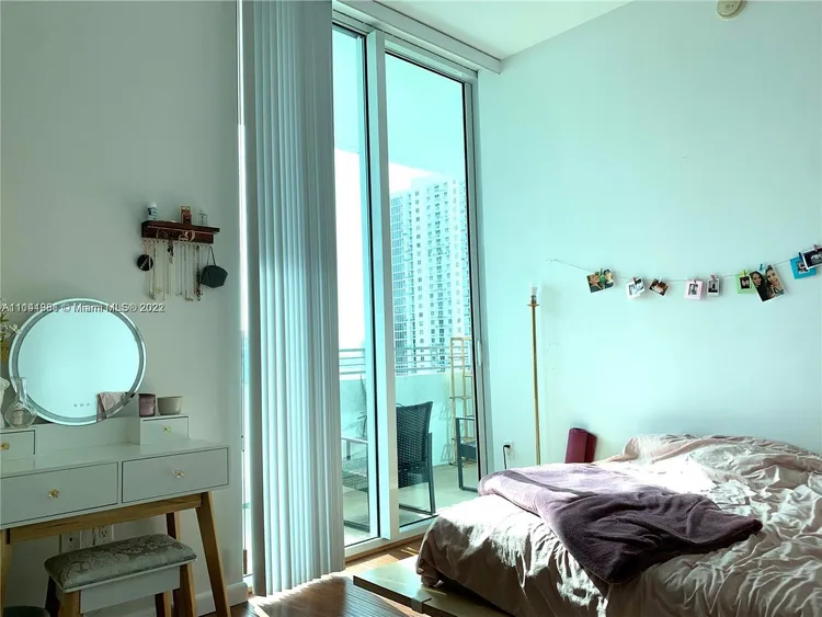 City 24 #1001 image #7