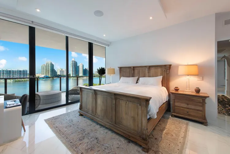 Privé #805 image #18