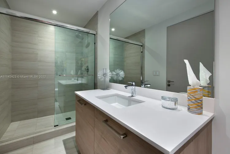 Privé #805 image #19