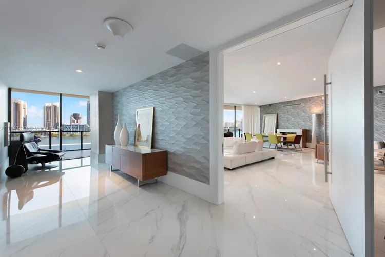 Privé #805 image #20