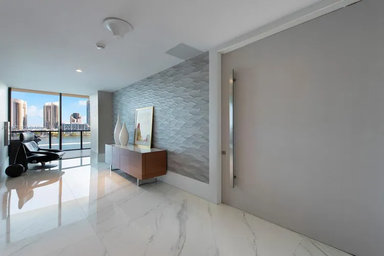 Privé #805 image #21