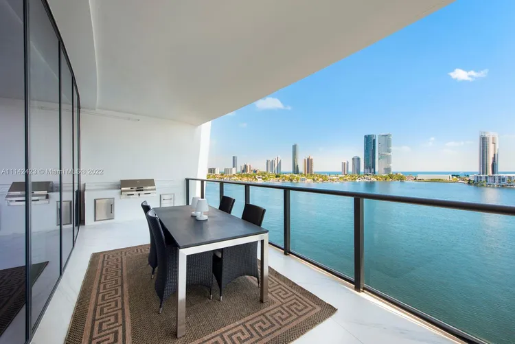 Privé #805 image #25