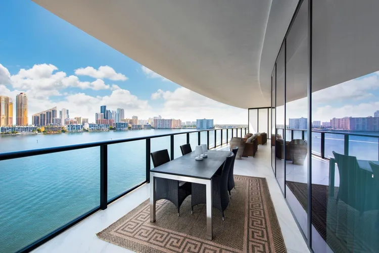 Privé #805 image #26