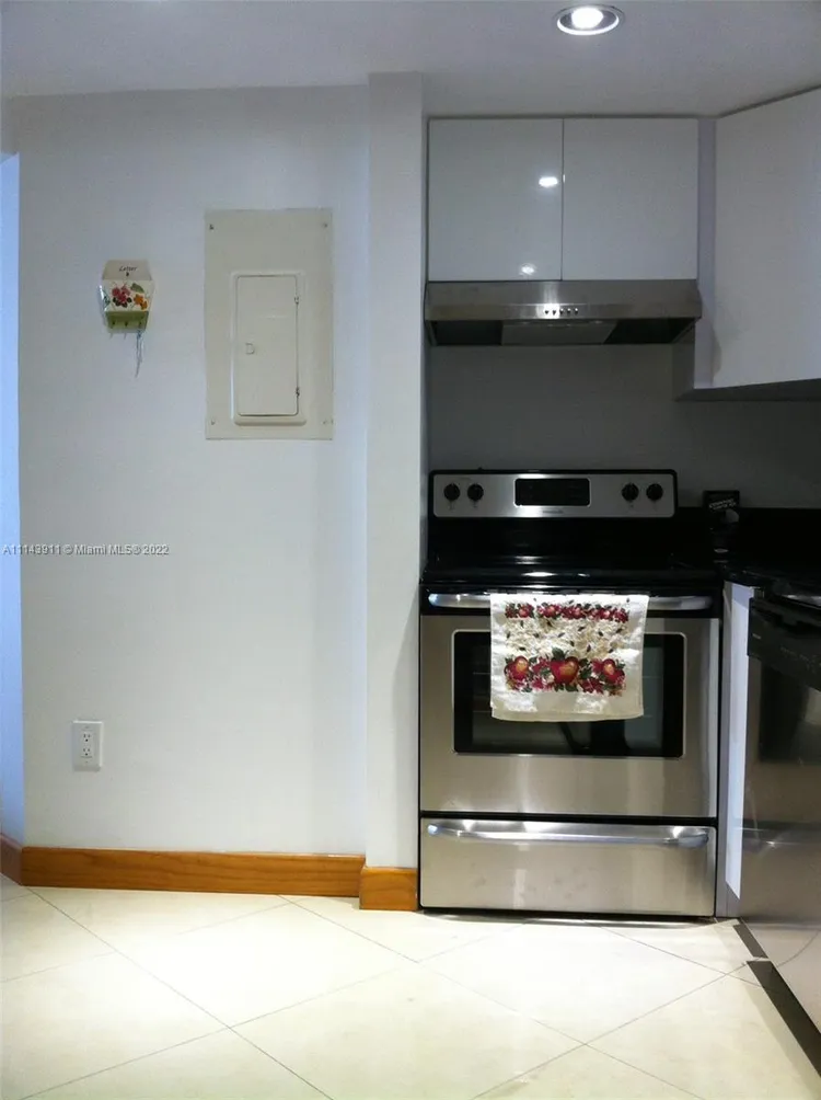 Four Ambassadors #904 image #6