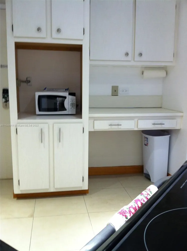 Four Ambassadors #904 image #8