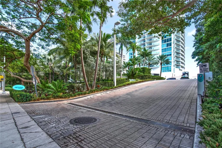 Skyline On Brickell #1710 image #22