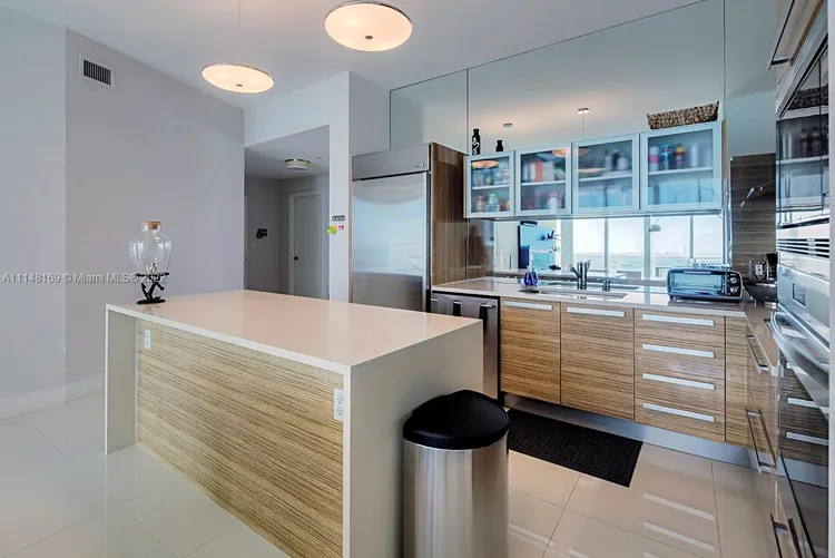 Paramount Bay #3003 image #22