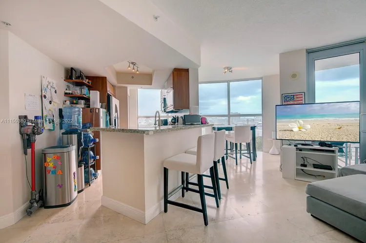 Cosmopolitan #1824 image #8