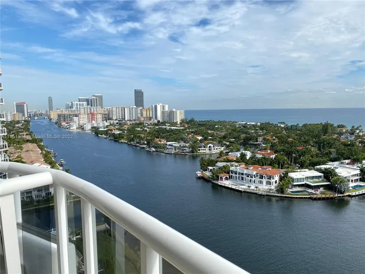 One Island Place #1902 image #16