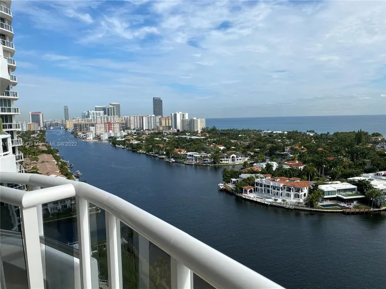 One Island Place #1902 image #17