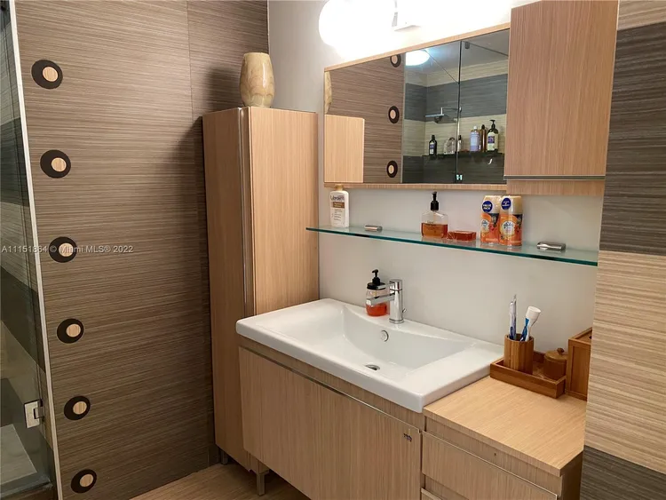 One Island Place #1902 image #21