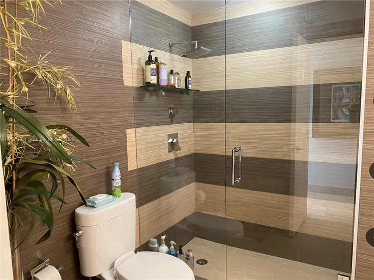 One Island Place #1902 image #22