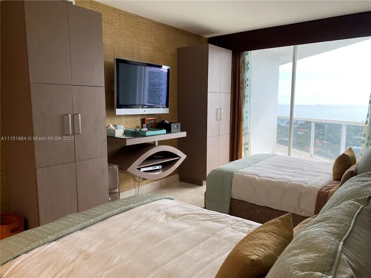 One Island Place #1902 image #23