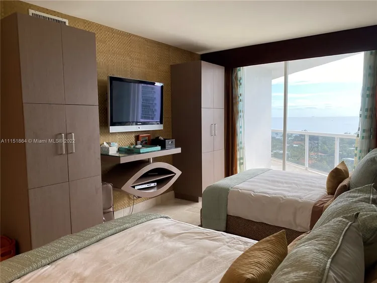 One Island Place #1902 image #24