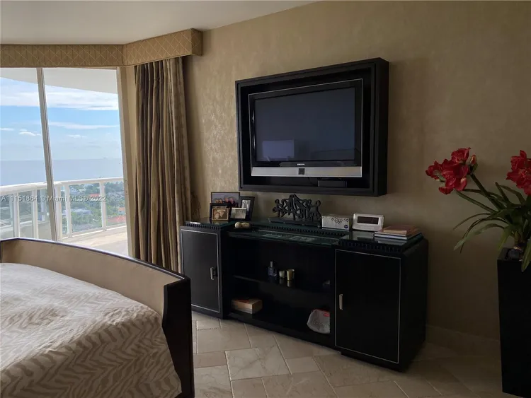 One Island Place #1902 image #26